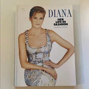 👑✨ "Diana: Her Life in Fashion" by Georgina Howell | 1998 Paperback Book